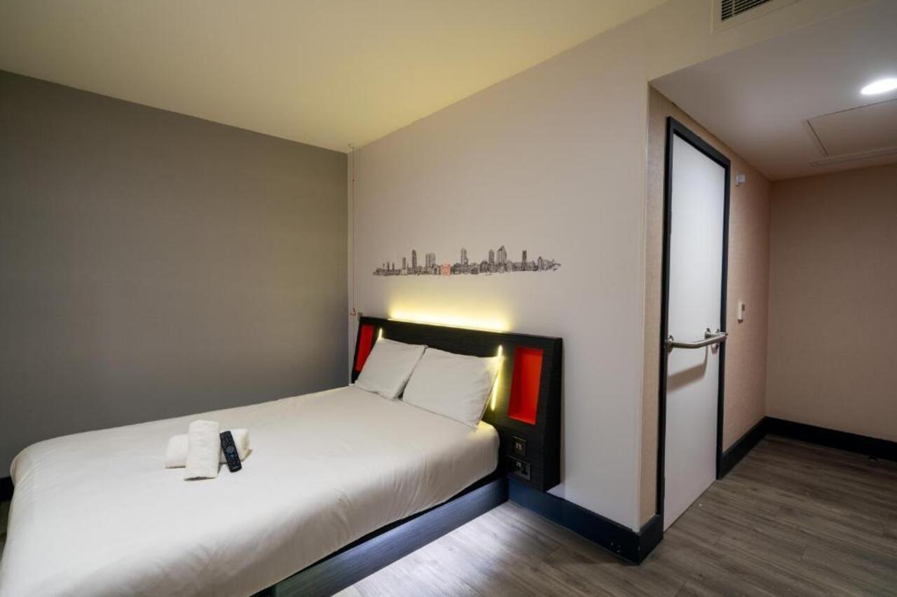Easyhotel Leeds Esterno foto