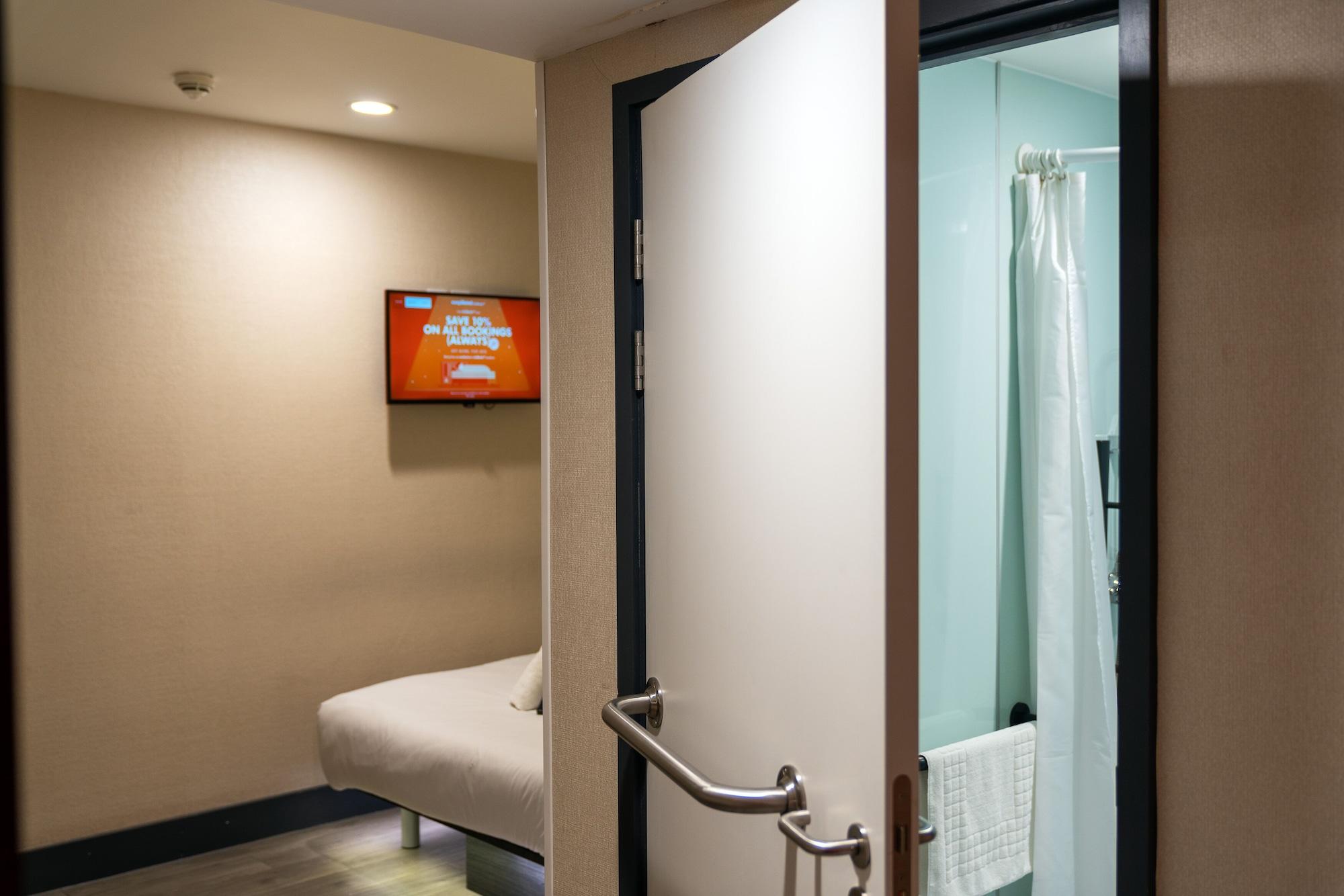 Easyhotel Leeds Esterno foto
