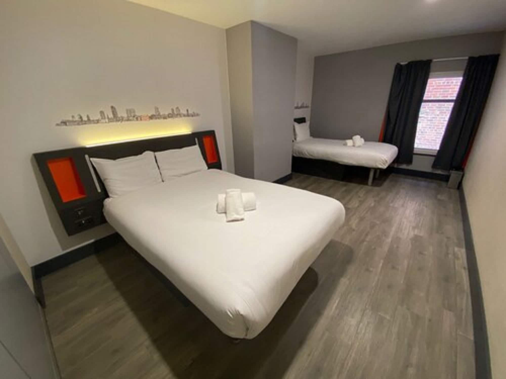 Easyhotel Leeds Esterno foto