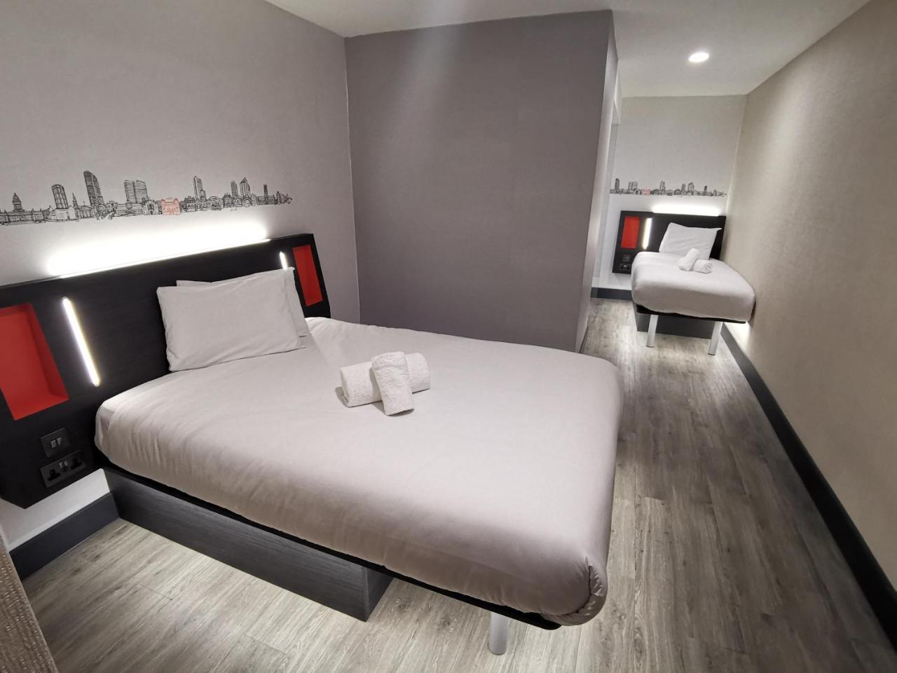 Easyhotel Leeds Esterno foto